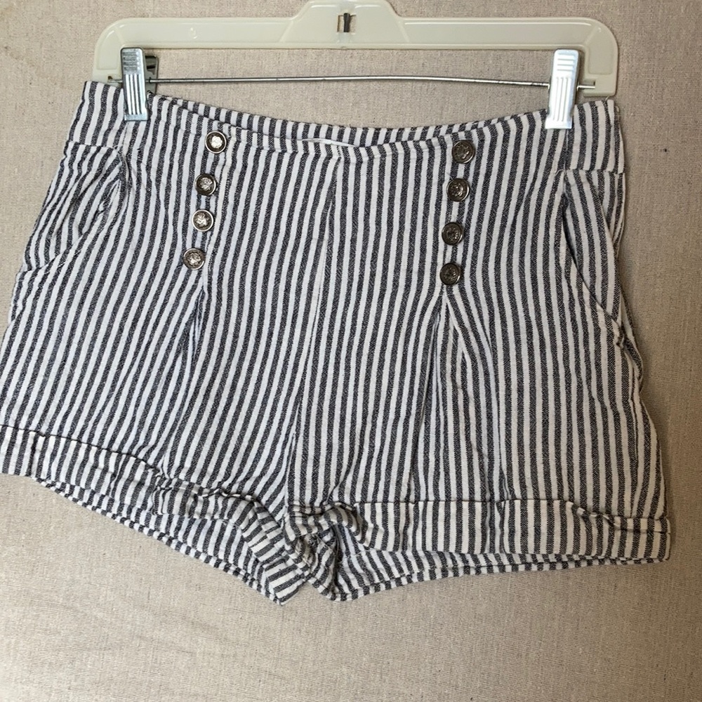Papaya shorts